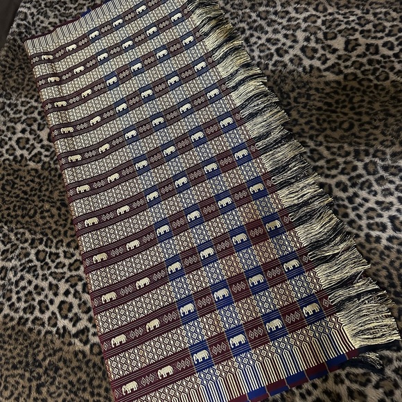 NWOT: Safari Elephant Extremely Large Shoulder Scarf/Wrap 78’ Length x 40’ Wide - Picture 8 of 10